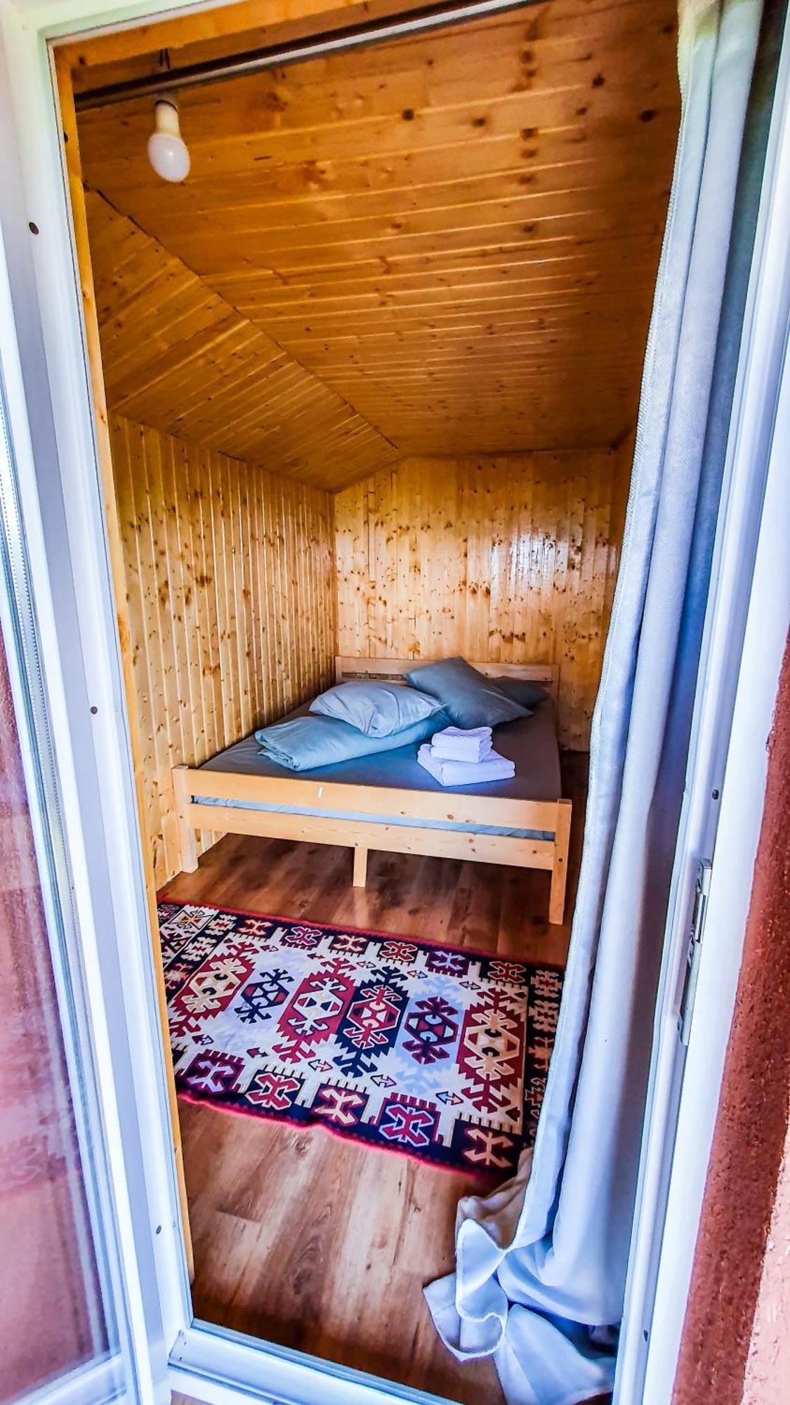 La Cabana, Corbeni Rom bilde